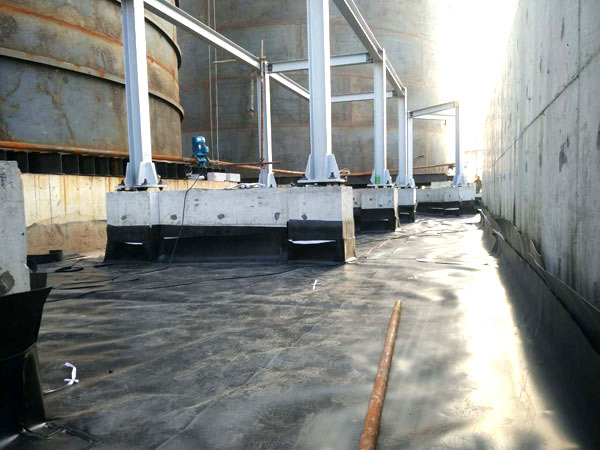 Oil depot anti-seepage membrane construction